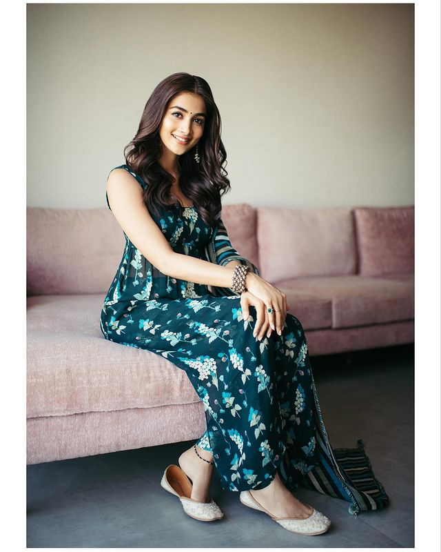 Pooja Hegde Stuns in Traditional Floral Attire Pooja Hegde Stuns in Traditional Floral Attire