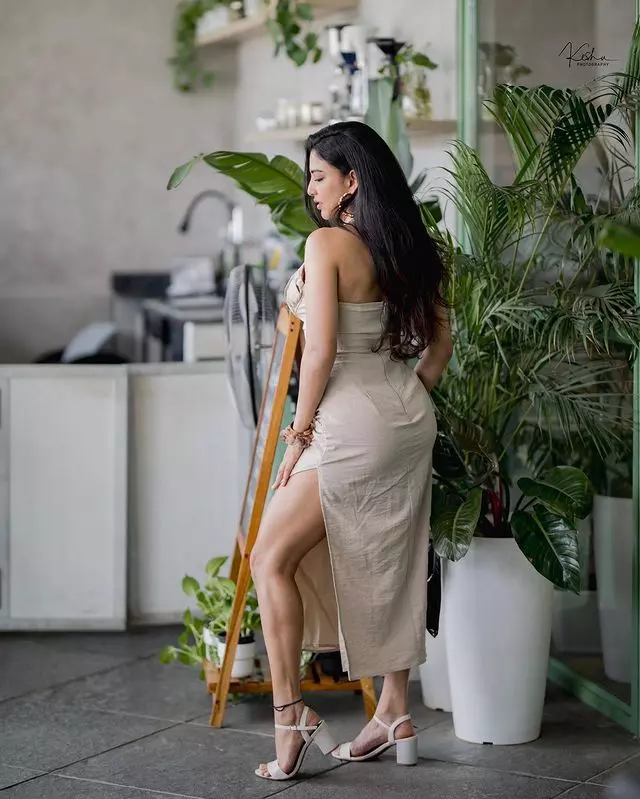 Daksha Nagarkars Spellbinding Green Saree Avatar Daksha Nagarkars Spellbinding Green Saree Avatar