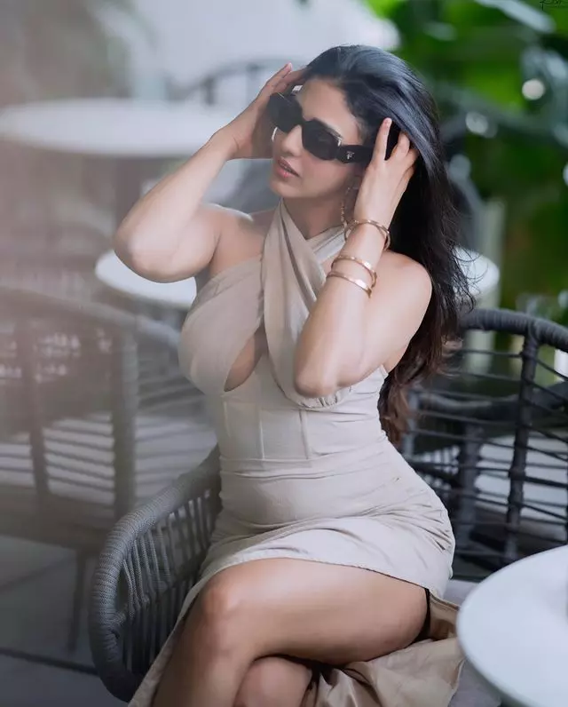 Daksha Nagarkars Spellbinding Green Saree Avatar