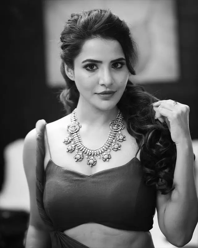 Ashu Reddys Ignites Fashion Fever! Ashu Reddys Ignites Fashion Fever!