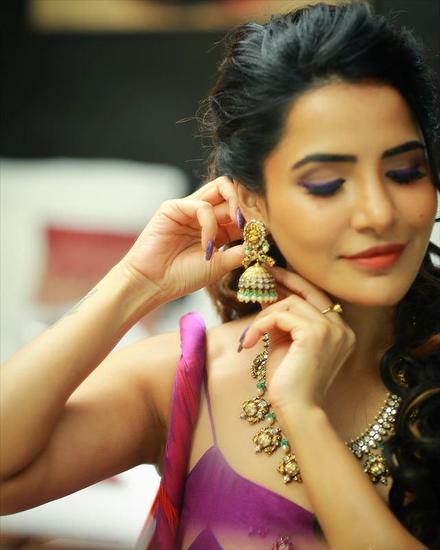 Ashu Reddys Ignites Fashion Fever! Ashu Reddys Ignites Fashion Fever!