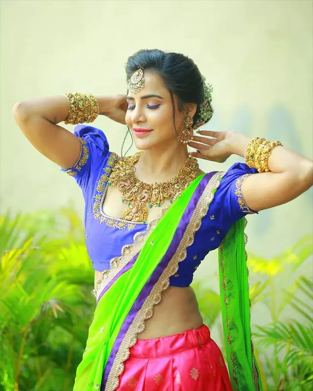 Ashu Reddys Ignites Fashion Fever!