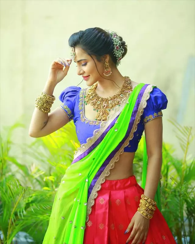 Ashu Reddys Ignites Fashion Fever!