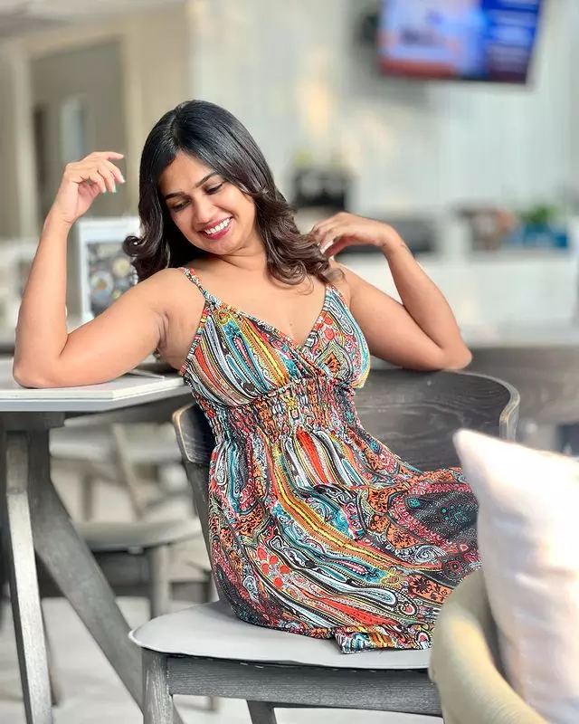 Aryana Glori Rocks the Internet with Vibrant Mini Dress