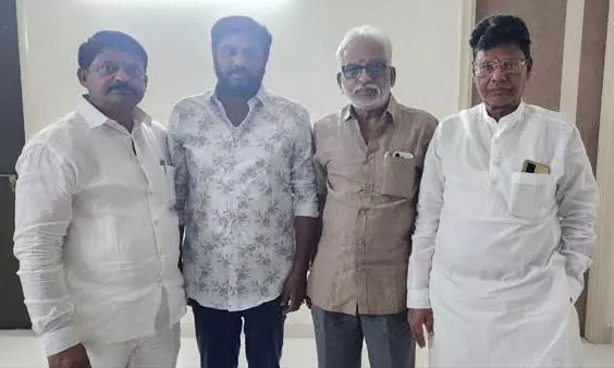 వైసీపీ కప్పులో గాజువాక తుఫాన్... దేవన్  రెడ్డి రాజీనామా పుకారే!