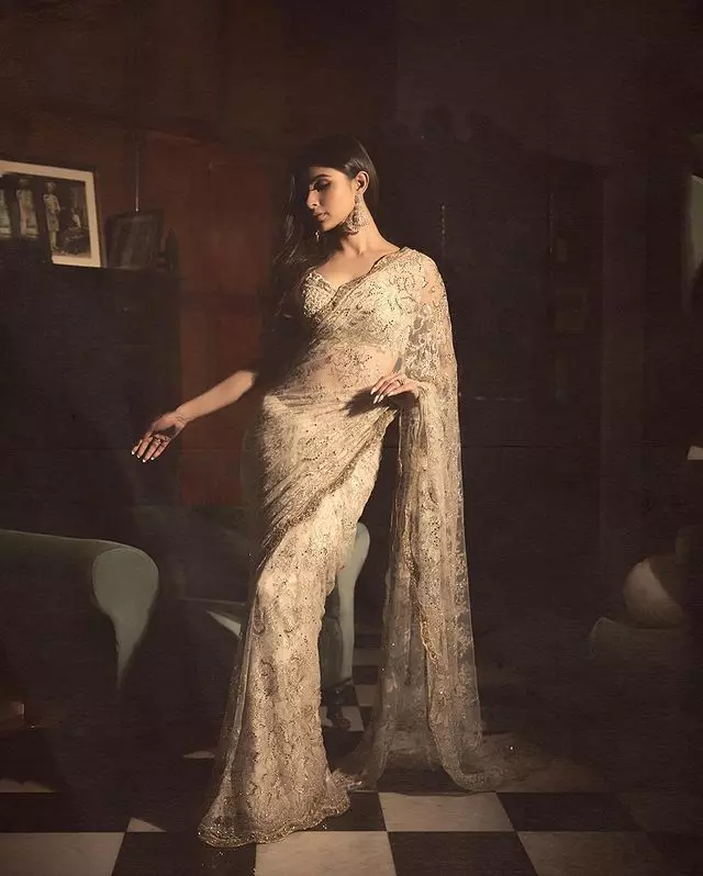 Striking Poses of Naagin Beauty