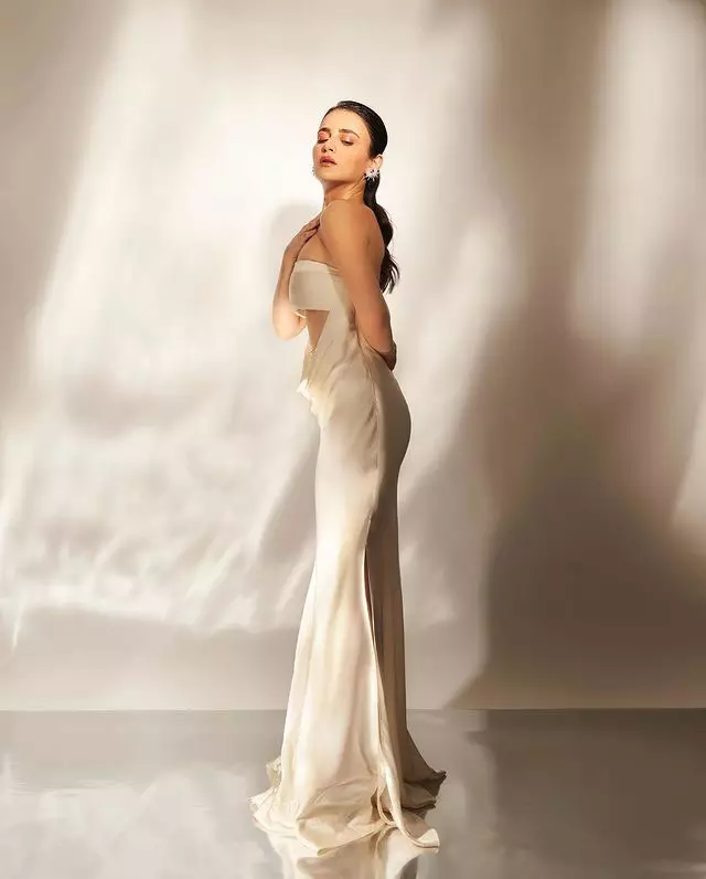 Radhika Madan Glamorous Dress Snap Radhika Madan Glamorous Dress Snap