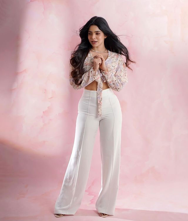 Divya Bharathi Beach Photos Delight Fans