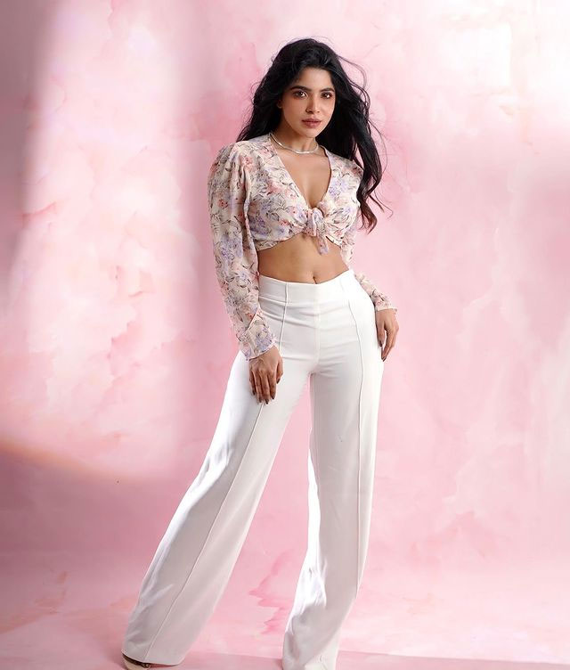 Divya Bharathi Beach Photos Delight Fans Divya Bharathi Beach Photos Delight Fans