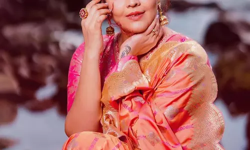 Anasuya Bharadwajs Stylish Avatar in Pattu Saree