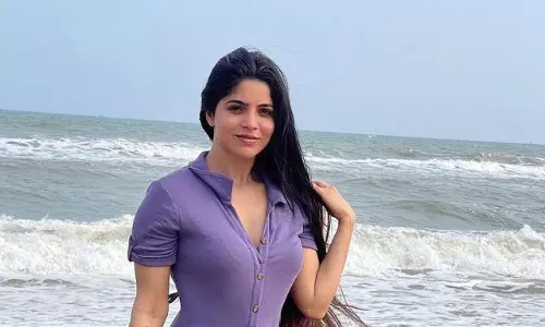 బీచ్‌ని మ‌రిగించిన ఒంపుసొంపుల ఖిల్లా