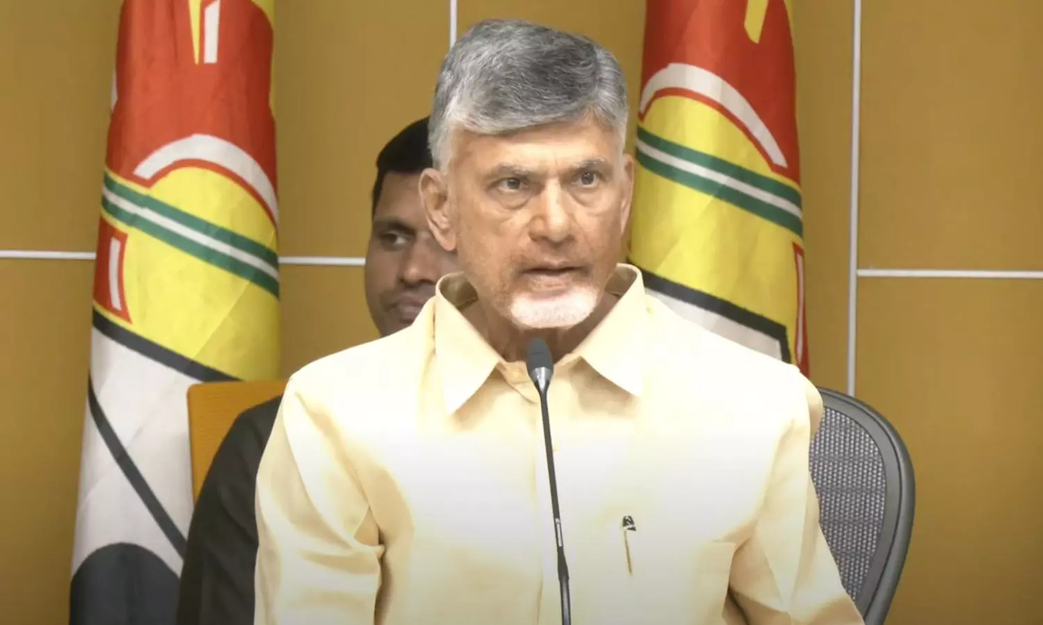 వైసీపీ నేతల కోసం : డోర్స్ ఓపెన్ చేసిన చంద్రబాబు...! వైసీపీ నేతల కోసం : డోర్స్ ఓపెన్ చేసిన చంద్రబాబు...!