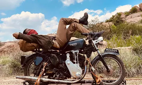 కెప్టెన్ మిల్ల‌ర్ కూల్ ఫోజ్ అదిరెను