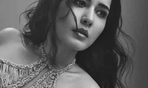 Raashi Khannas Filmfare Photoshoot Make Heads Turn