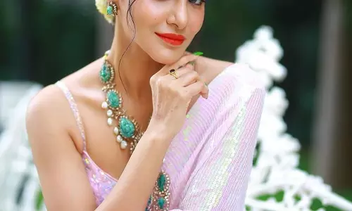 Ashu Reddys Stylish Stance Ashu Reddys Stylish Stance