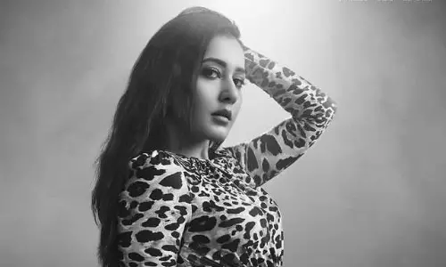 పిక్‌ టాక్‌ : అందాల పులి ఓర చూపు కవ్వింపు