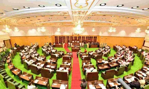 ఇద్దరి బ్యాటింగే ఇంతలా ఉంటే.. పెద్దాయన ఫీల్డ్ లోకి దిగితే? ఇద్దరి బ్యాటింగే ఇంతలా ఉంటే.. పెద్దాయన ఫీల్డ్ లోకి దిగితే?