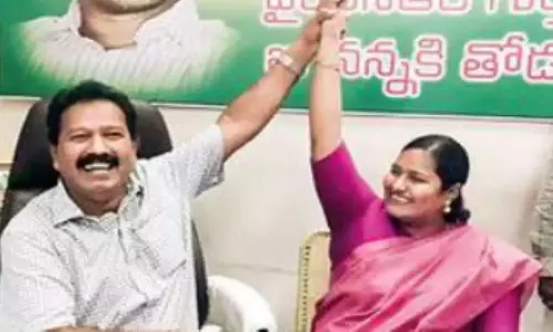 వైసీపీలో ఎమ్మెల్యే అవుట్‌... కుమార్తెకు సీటు గ్యారెంటీ...!