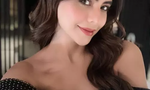 Aamna Sharif Flaunts Timeless Beauty