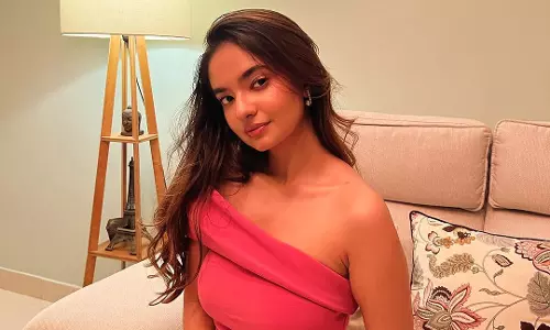Anushka Sen Radiates Elegance in Pink