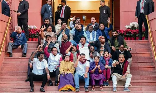 భద్రతా వైఫల్యంపై అమిత్ షా వివరణ అడిగితే.. 92 మంది సస్పెన్షనా?