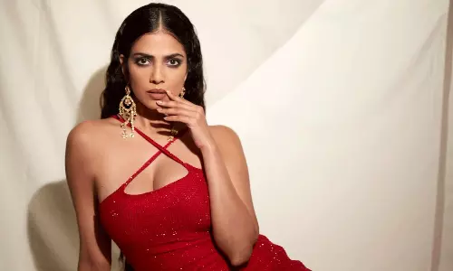 మతిపోగొట్టేసిన మాళవిక అందం