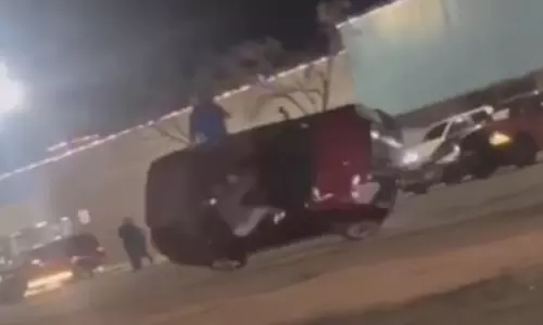 అమెరికాలో యువతి ఆరాచకం.. కారుతో స్టంట్ పూర్తిగా తేడా కొట్టేసింది