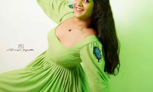 Deepthi Sunaina Dazzles in Parrot Green