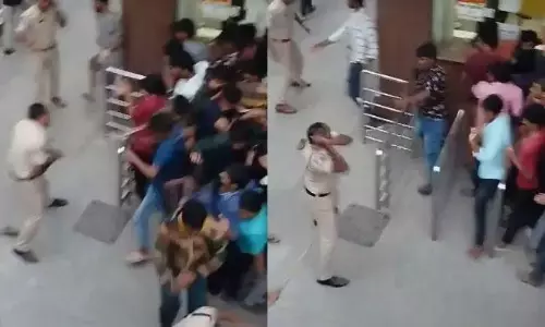 సలార్ బాక్సాఫీస్ వద్ద అల్లకల్లోలం.. బాద్యులెవరు?