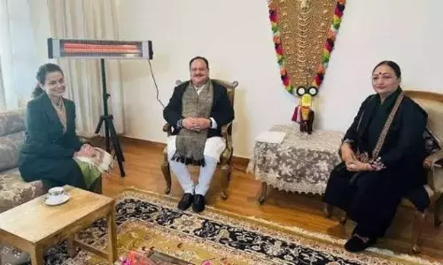 కంగనా పొలిటికల్  ఎంట్రీ...  కన్  ఫాం చేసిన ఆమె తండ్రి!