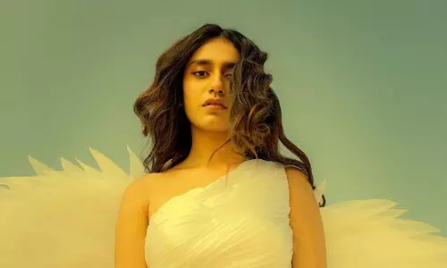 ఫోటో: బీచ్కి ఎగిరొచ్చిన పక్షి దేవత ఫోటో: బీచ్కి ఎగిరొచ్చిన పక్షి దేవత