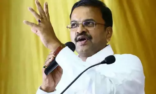 రాజకీయాల్లో బాండ్  పేపర్స్.. మాజీ జేడీ  అసక్తికర వ్యాఖ్యలు!