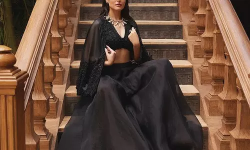 Kritika Kamra Sets Style Ablaze with Stunning Black Attire