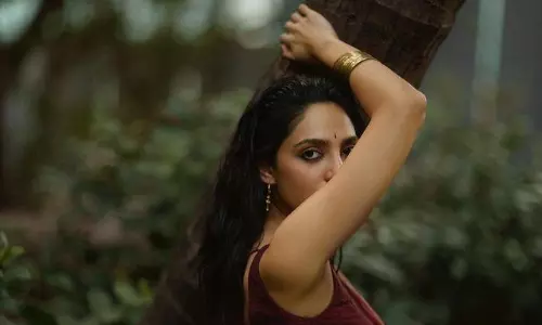 పిక్ టాక్ : చీర కట్టులో అందాల తెనాలి గూఢచారి