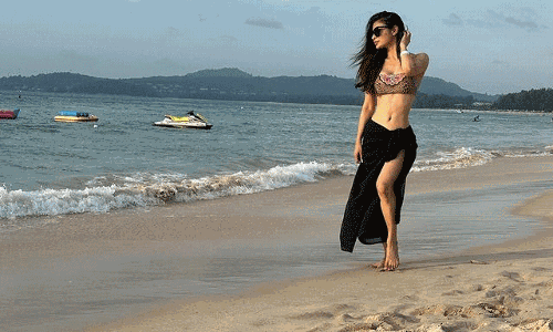 Bollywood Divas Christmas Celebration in Phuket Raises Temperature