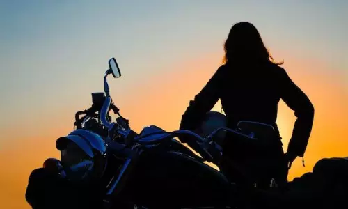 అర్ద‌రాత్రి రోడ్ల‌పై హీరోయిన్ రైడ్!