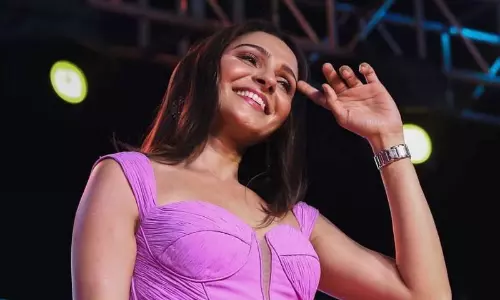 ఆండ్రియో రొమాన్స్ కి డైరెక్ట‌ర్ సిగ్గుప‌డ్డాడా?