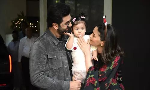 గారాల ప‌ట్టితో అమ్మ‌-నాన్న