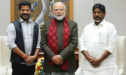 ప్రధాని మోడీతో భేటీ వేళ.. రేర్ సీన్.. ఎందుకలా?