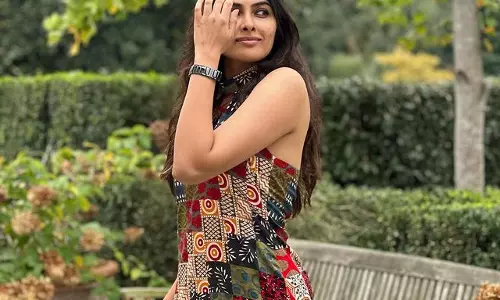 Exploring Divi Vadthyas Stunning Look