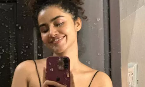 Anupama Parameswaran Dazzles in Selfie