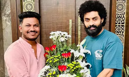 డెవిల్ గోల.. వాళ్ళకు కనిపించట్లేదా?