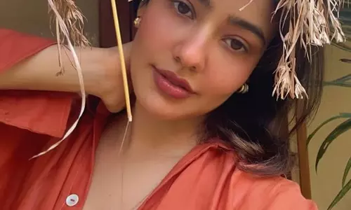 Neha Sharma Makes You Awestruck With Her New Selfie!