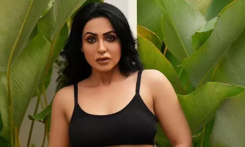 నందిని రాయ్.. చలిలో కూడా హీటెక్కించే అందం..