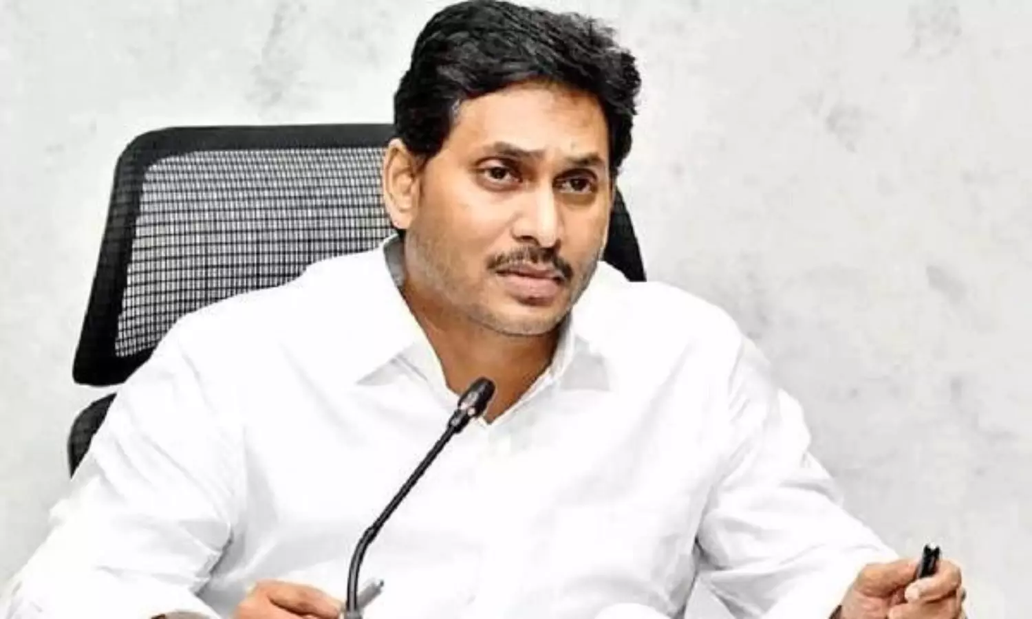 జగన్ దగ్గర మొత్తం చిట్టా...ఇక మాట్లాడేదెట్టా...!?