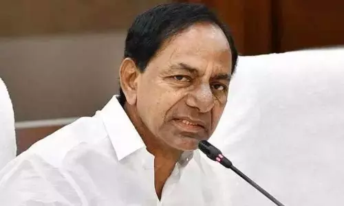 సారు వాడకమే వాడకమట..తిట్టాలన్నా.. దాచాలన్నా ఆంధ్రానేనా కేసీఆర్!