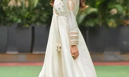 Aamna Sharifs Stunning Traditional Glamour