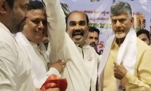 గ్రాఫిక్స్  కాదు... చంద్రబాబు మెడలో జనసేన కండువా!