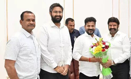 అల్లుడితో సీఎంని కలిసిన నటసింహం! అల్లుడితో సీఎంని కలిసిన నటసింహం!