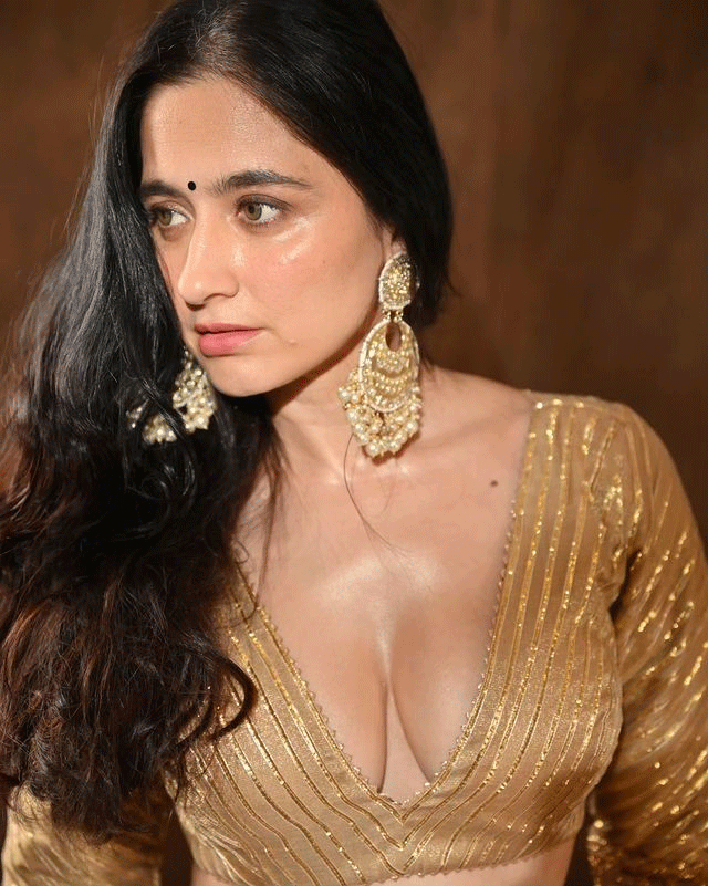 Sanjeedas Thanks 2023 With Trendsetting Outfit